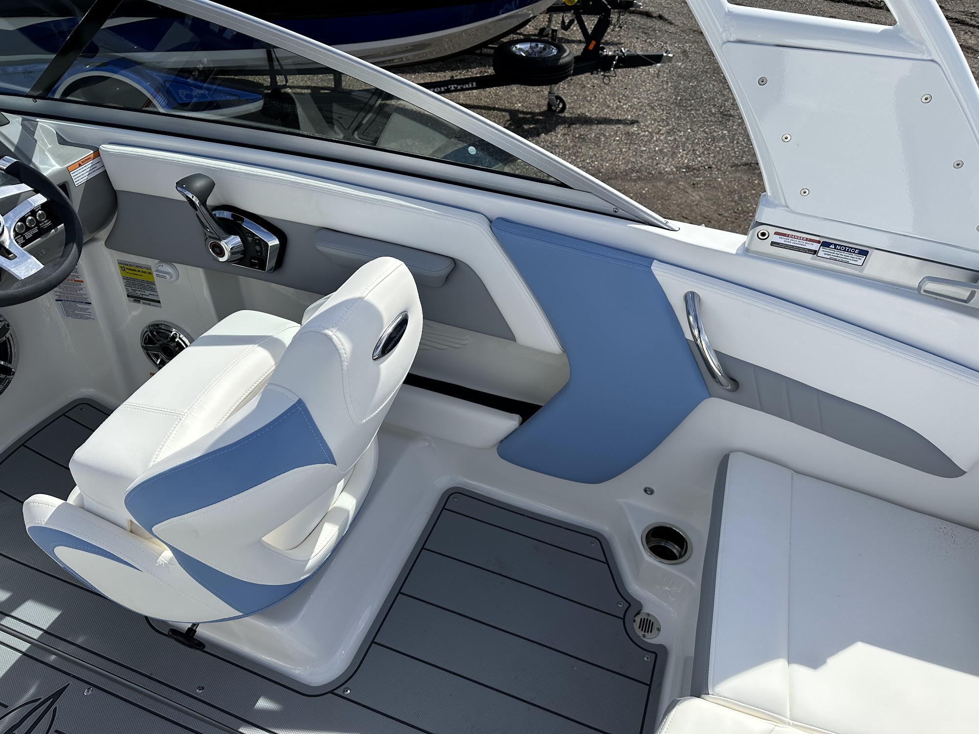 2024 Chaparral 21 SURF 250HP Mercruiser forward drive. - Photo 17
